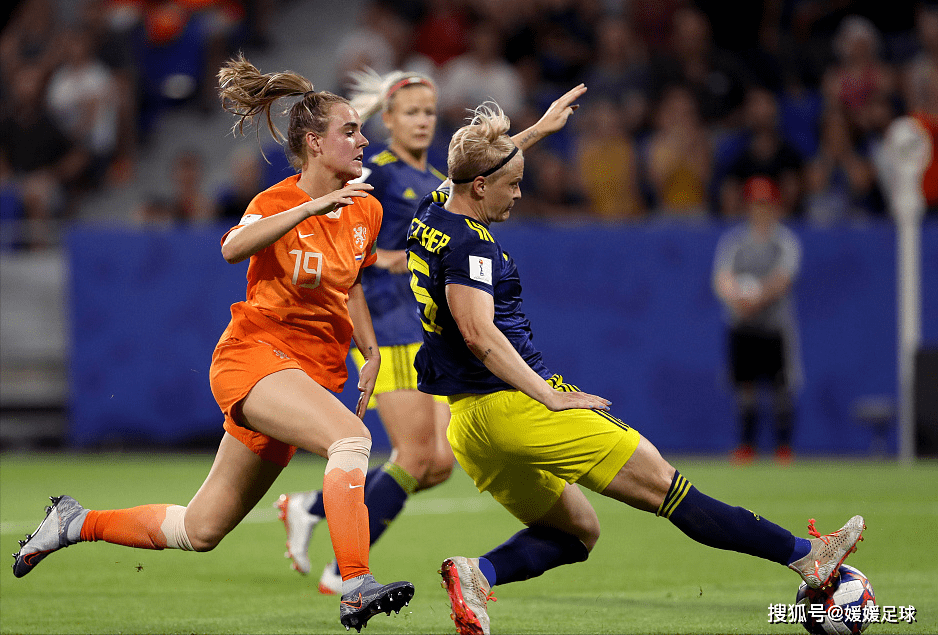 关于意大利女足后卫表现出色，助球队晋级强的信息