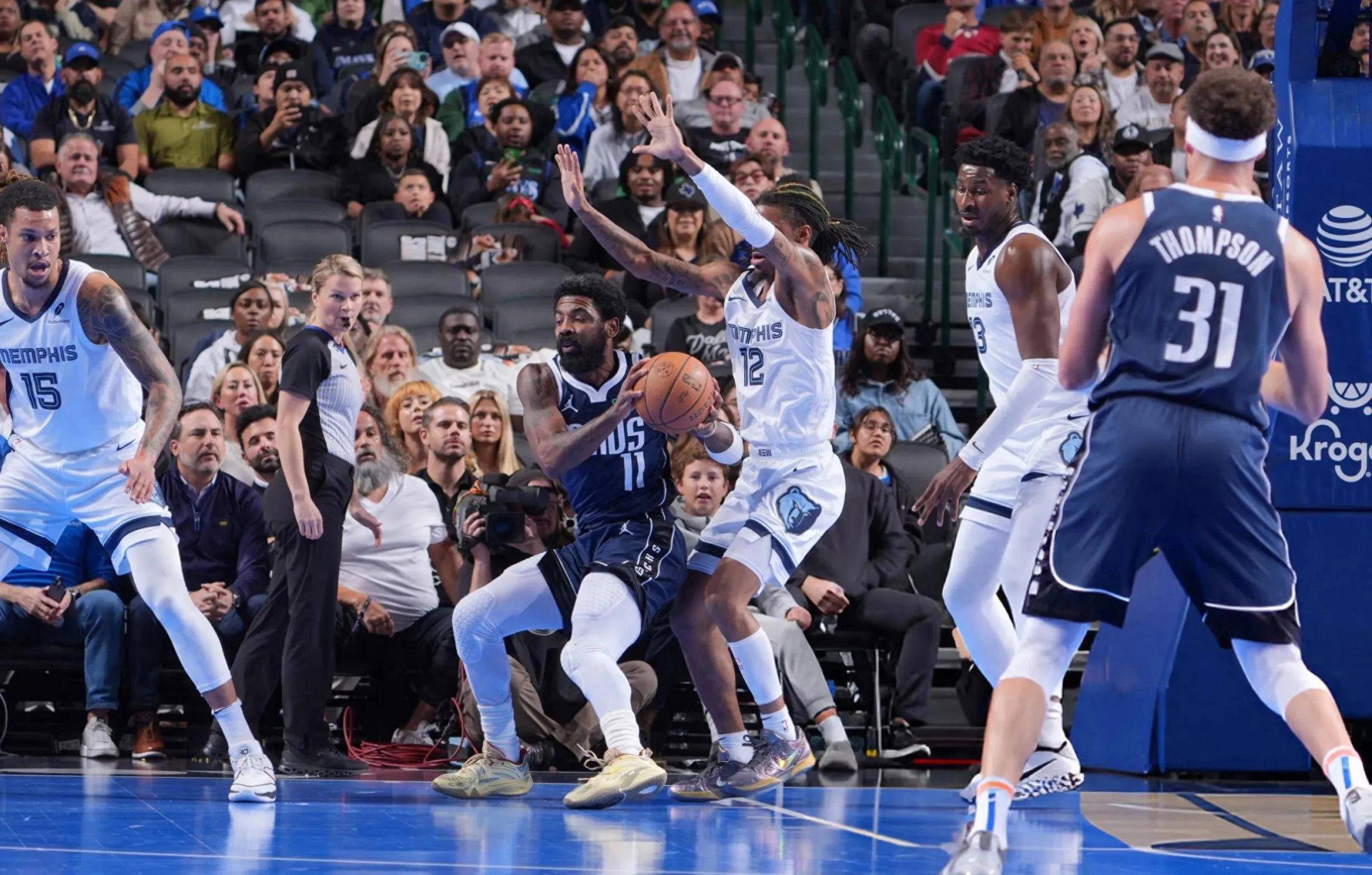 关于球员受伤缺席，球队转变进攻方案的信息