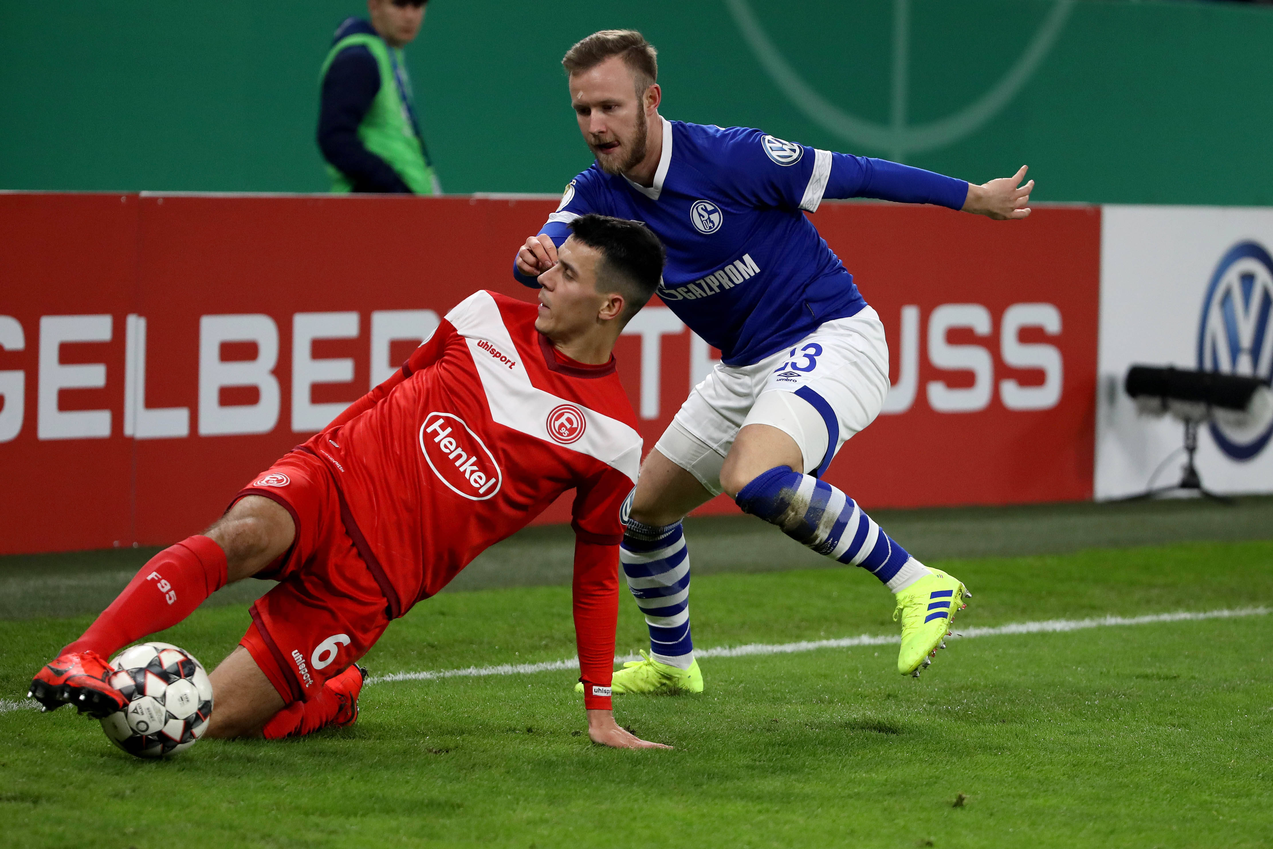 欧洲国家间联赛竞争激烈，球队出色表现备受瞩目的简单介绍