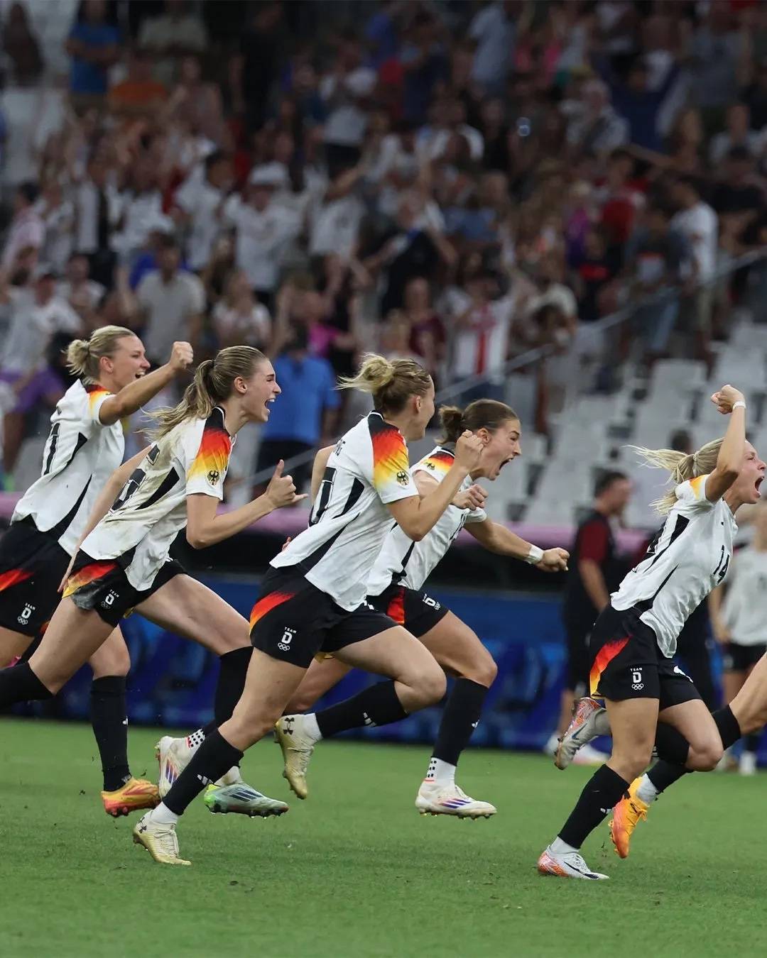 西班牙女足双前锋连下两城，轰动球坛！的简单介绍