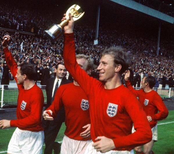 利兹联悲情告别，英勇传奇