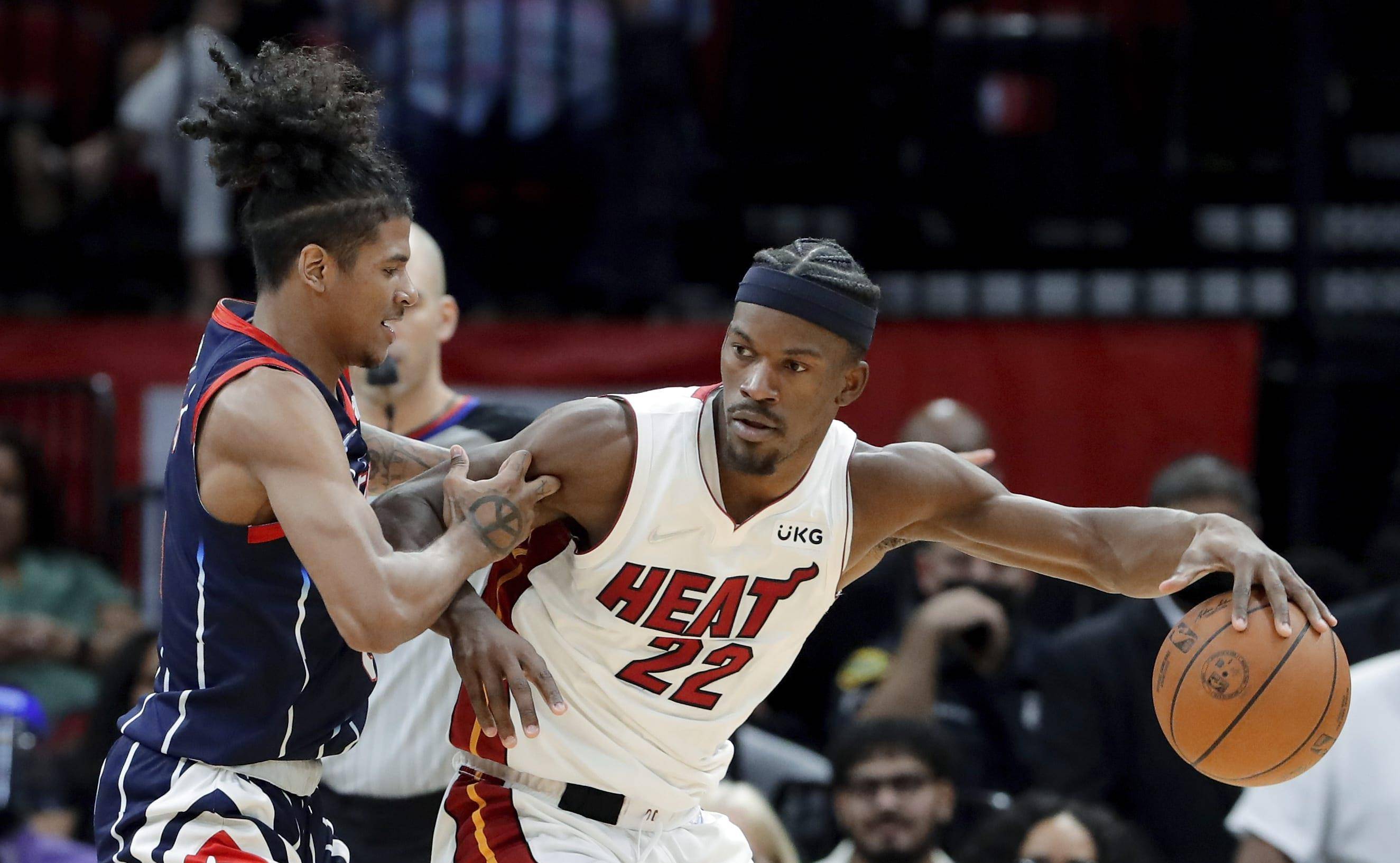 包含活塞马刺激烈交锋，抢分大战打破平淡的词条