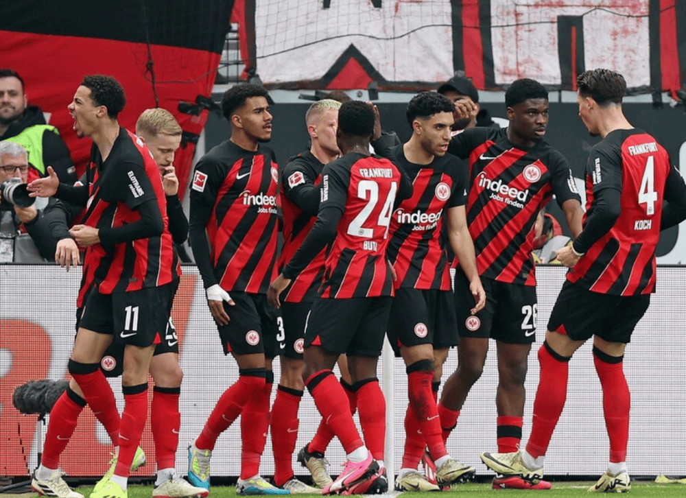 法兰克福主场击败对手，豪取三分