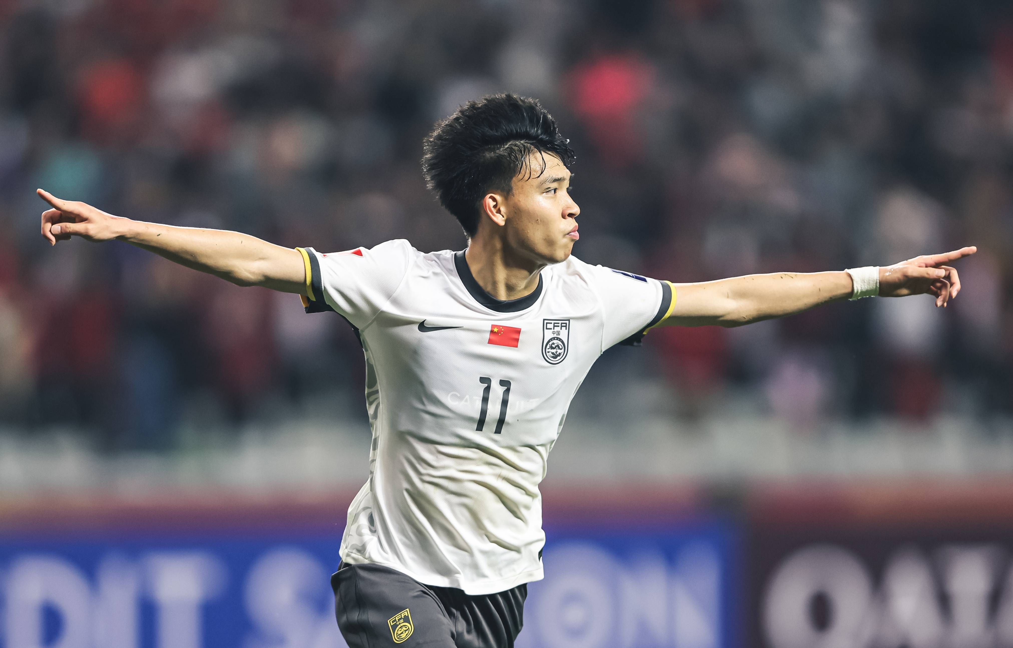 关于国足队员发挥出色，携手挺进国际赛八强的信息