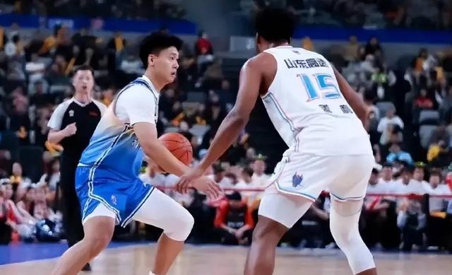 关于球场风云再起，国内篮球联赛精彩继续的信息