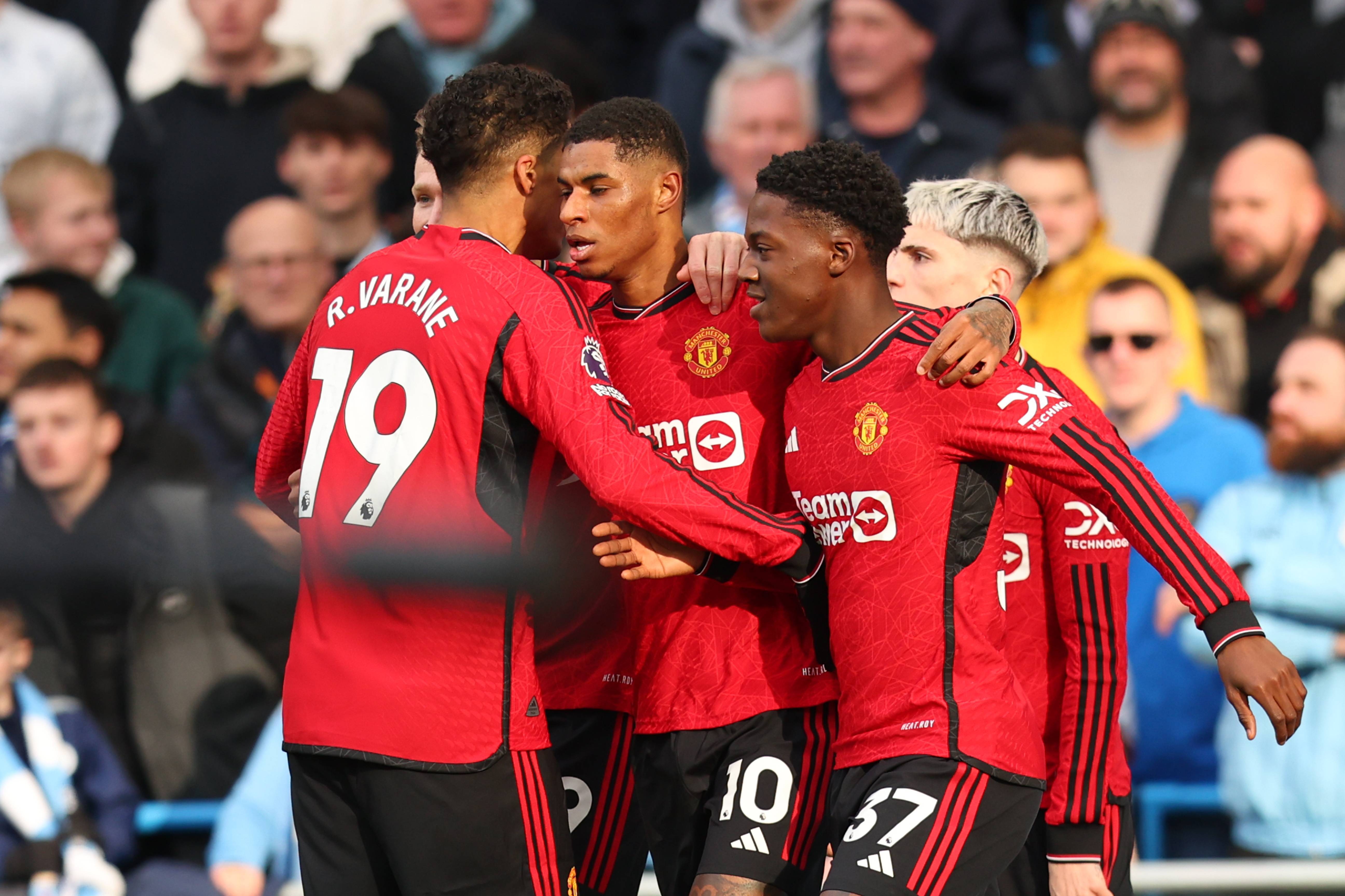 九游娱乐官方网站-英超联赛战局激烈，切尔西队积极争胜