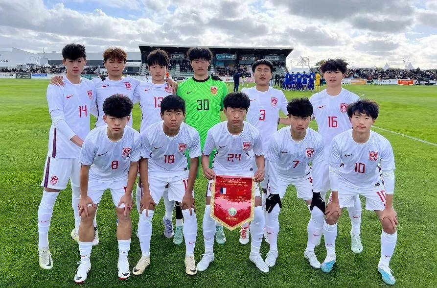 九游VIP-包含里约阿维队在法国联赛中紧咬对手，展现拼搏精神的词条