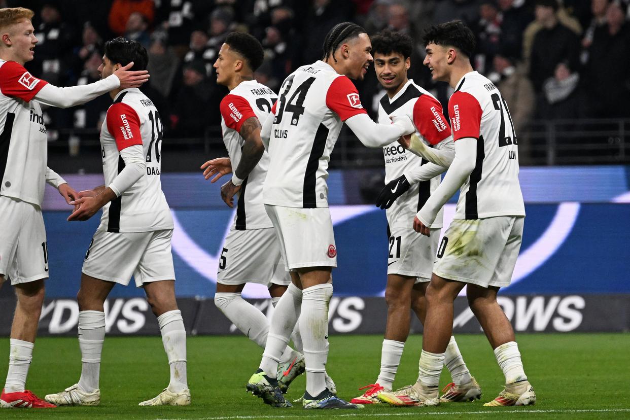 法兰克福队主场击败对手，继续保持不败势头的简单介绍