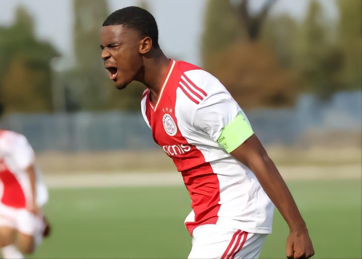 九游娱乐首页-阿贾克斯表现不俗，英超球队遭逆转