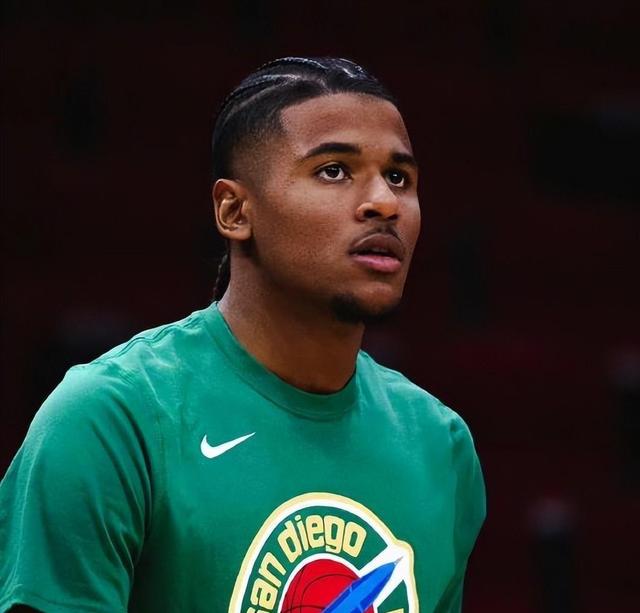 九游APP-关键时刻一锤定音扫荡对手三分