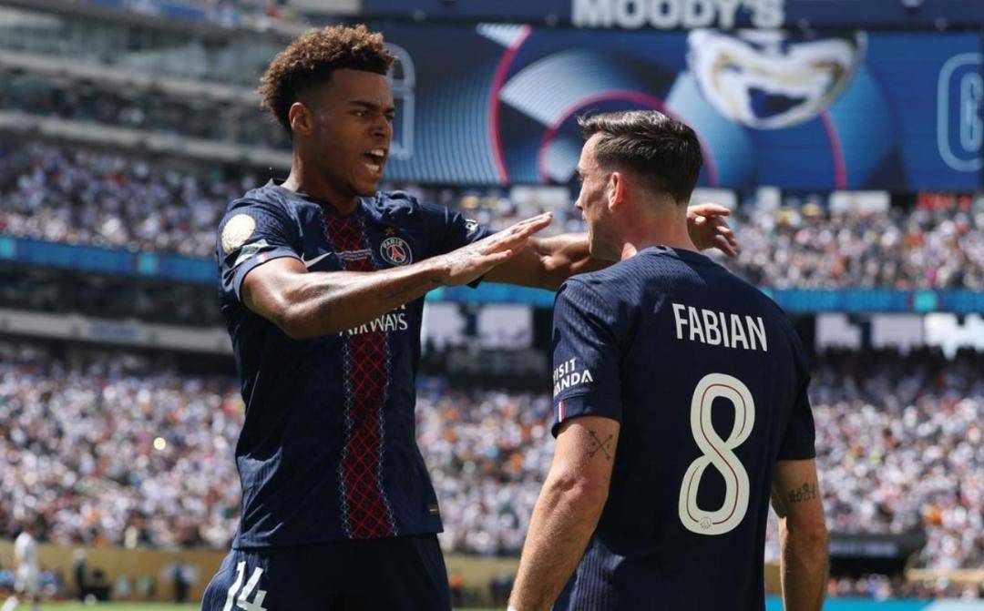 包含西汉姆受重罚遭球迷痛斥，俱乐部面临压力的词条