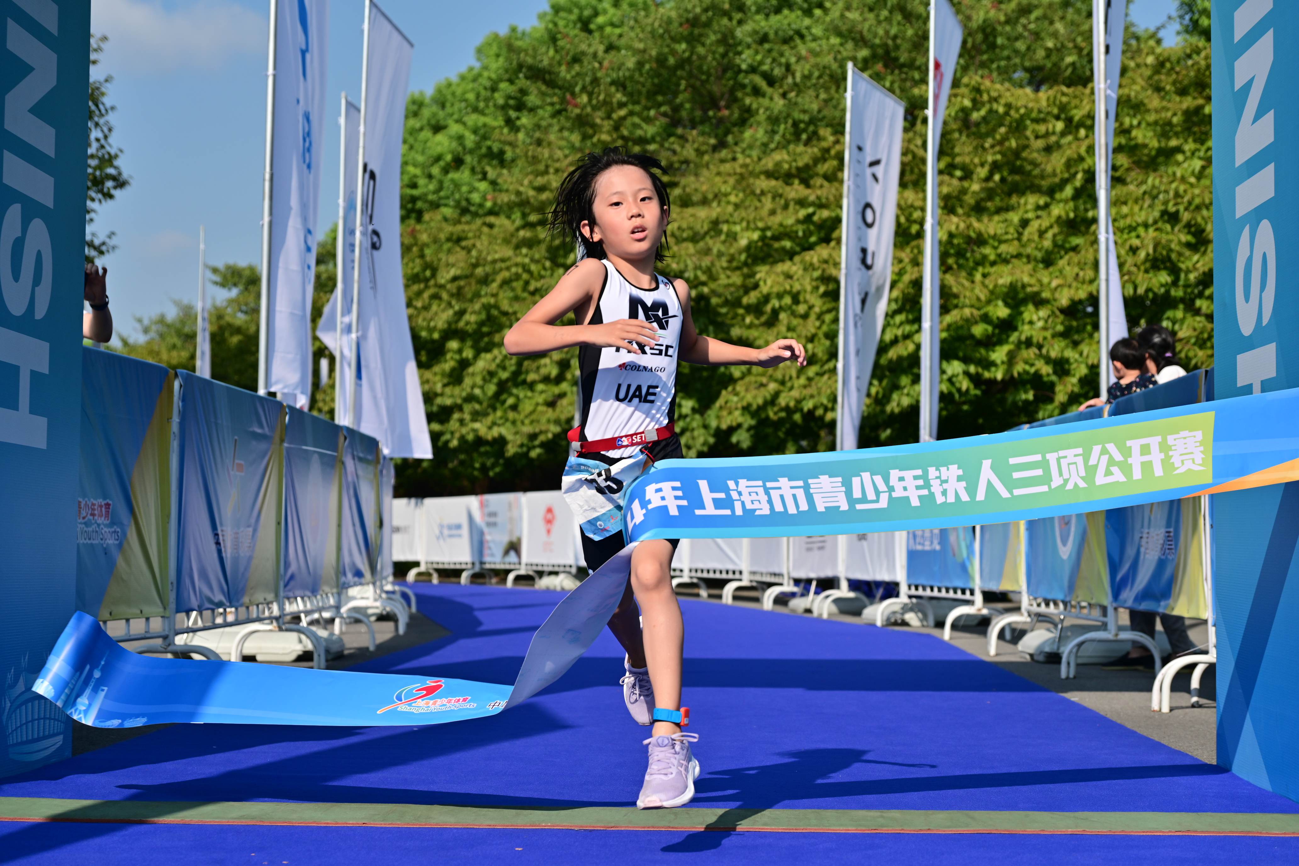 九游体育官方入口-选手勇攀高峰，决胜瞬间搏击光芒