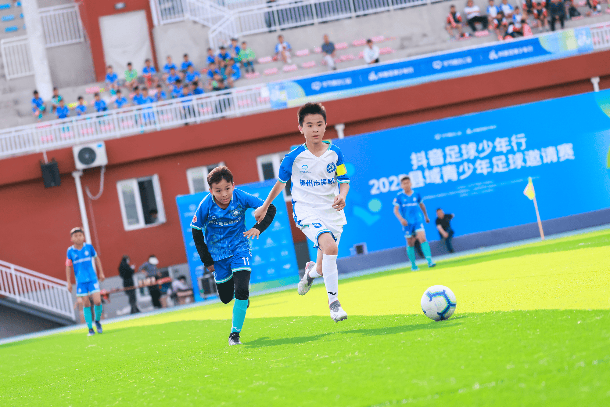 劲爆足球赛事，赛场角逐惊心动魄