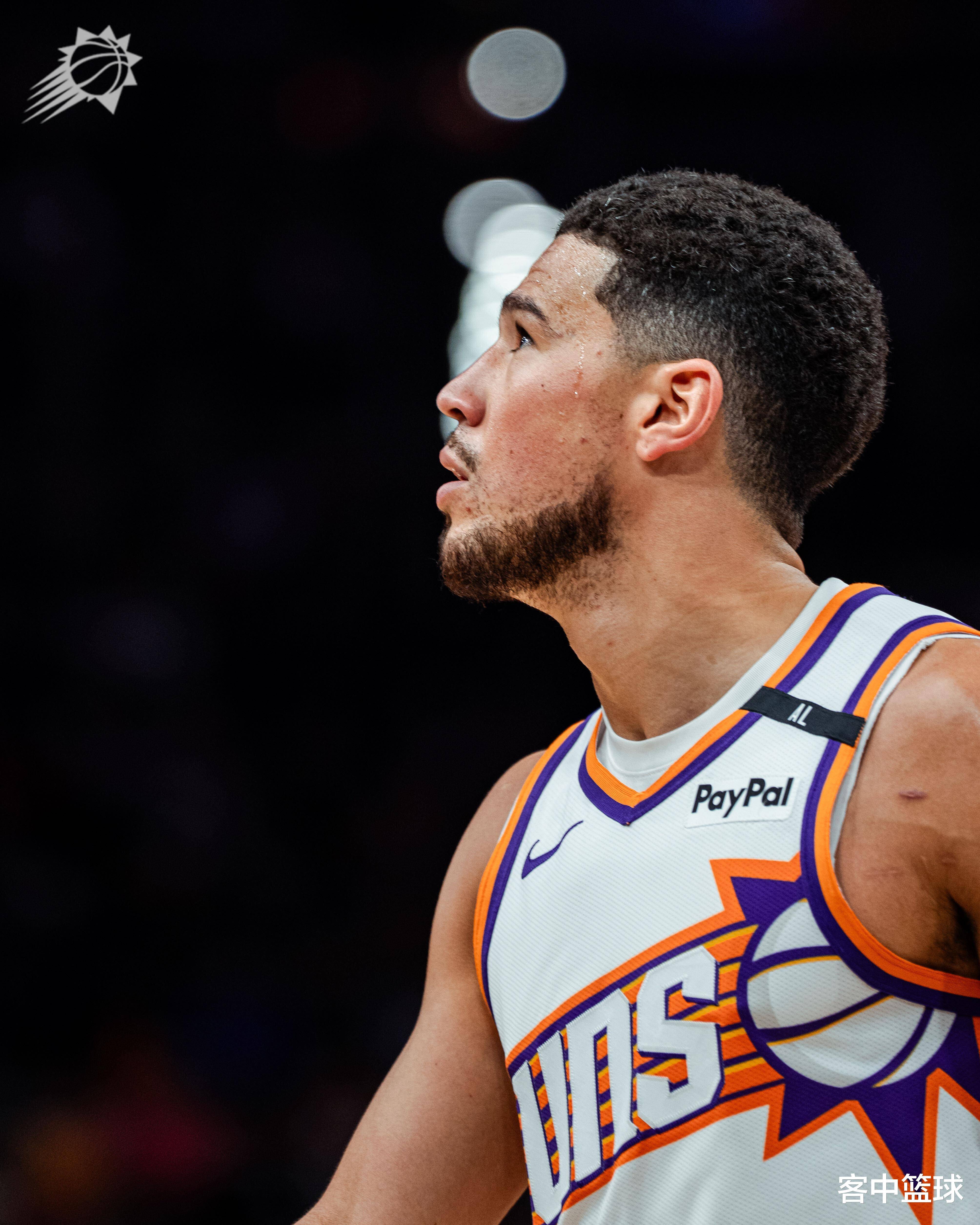 太阳队高光时刻，布克稳定表现成为最大功臣