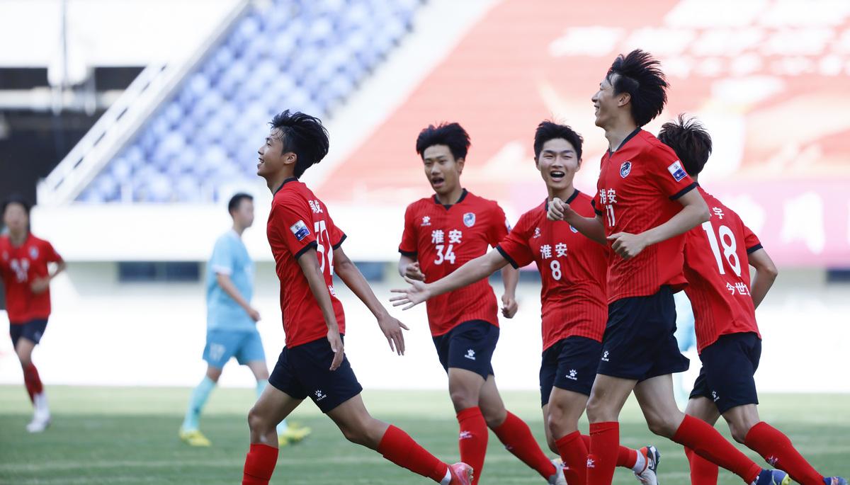 国内足球联赛引燃热情，各队实力逐渐暴露