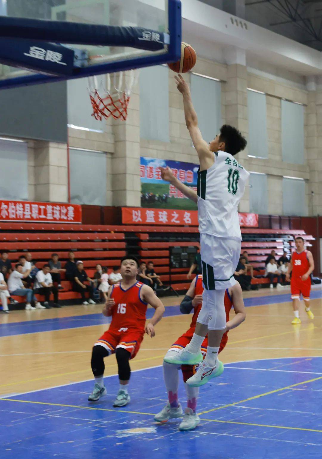 篮球璀璨，名将耀眼，快来感受赛场无限魅力！的简单介绍