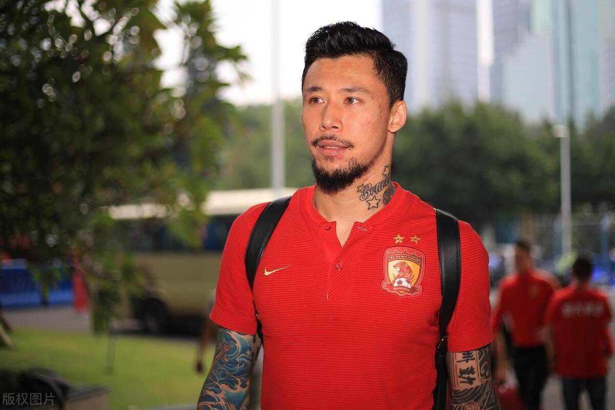 上海上港客场逼平广州富力，积分相对稳定