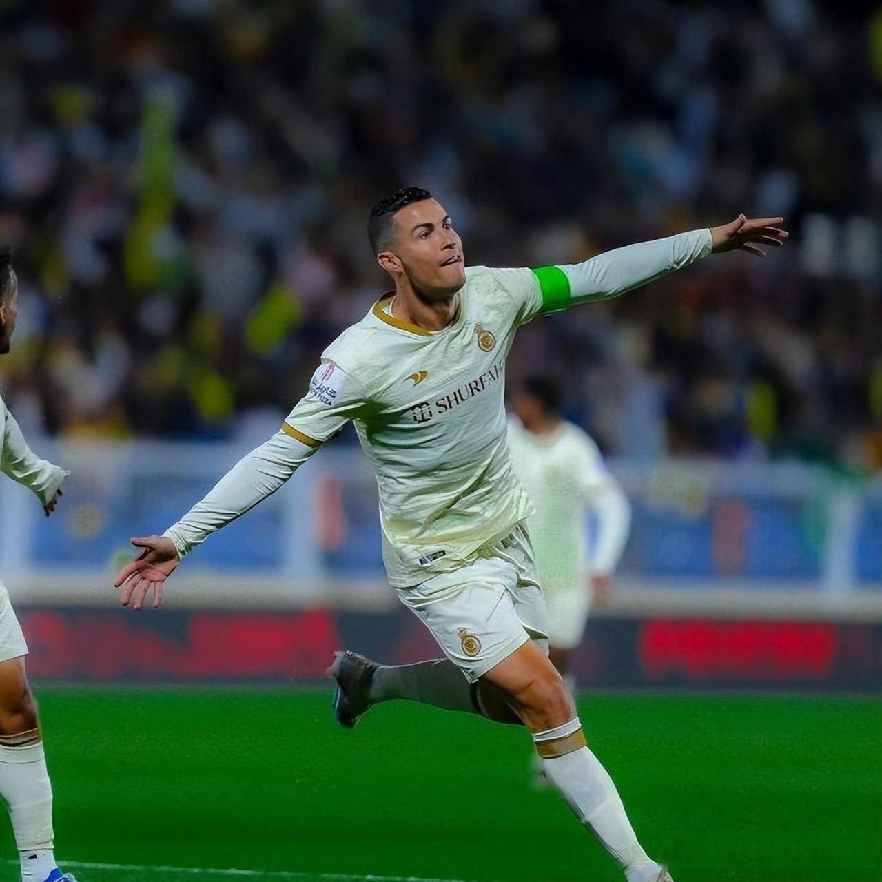 青岛黄海客场击败广州富力，迎来关键胜利