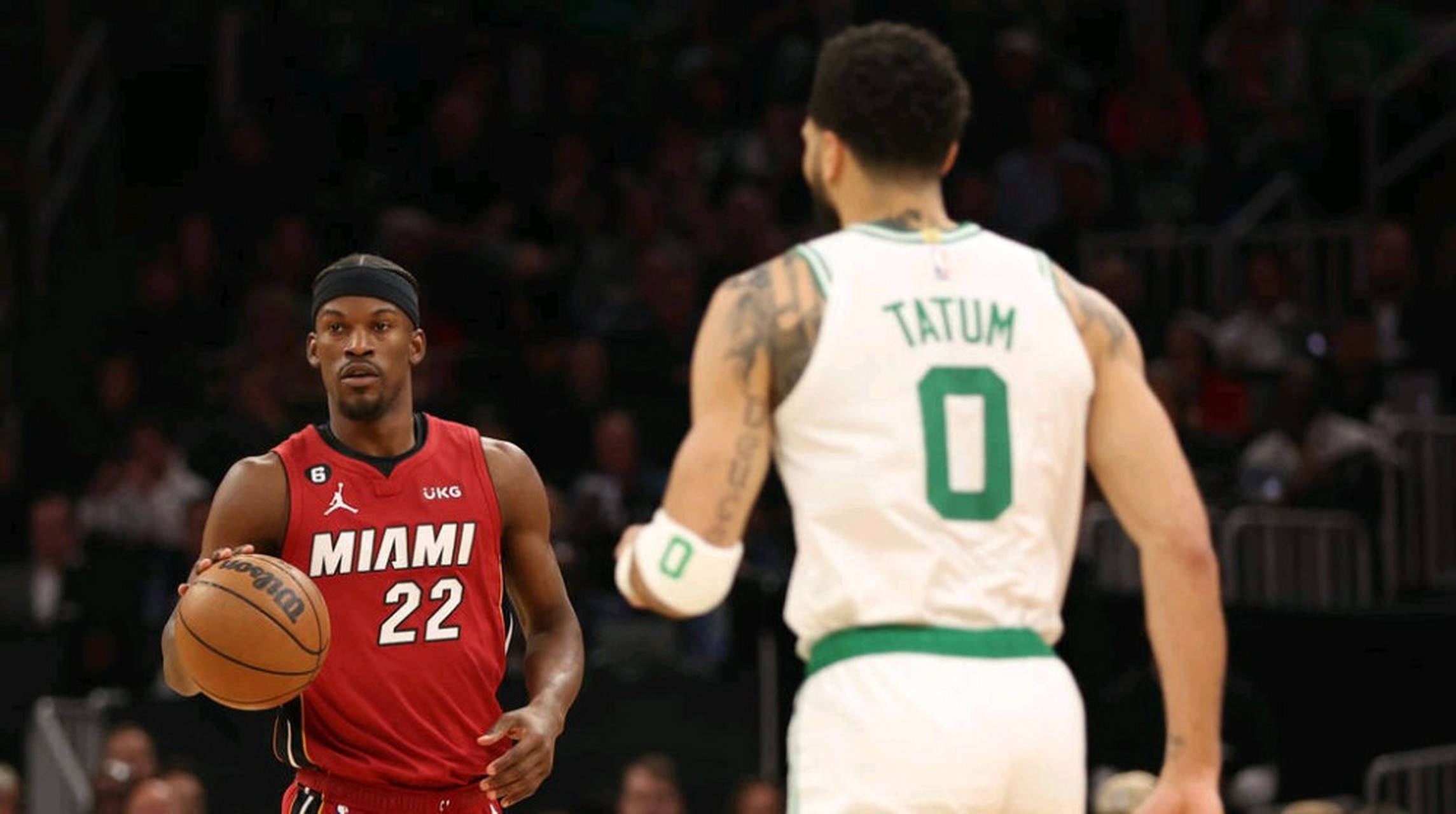 短兵相接！雄鹿胜掘金